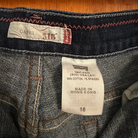 Levi's Women’s Relaxed Fit Capri Jeans in Deep Indigo - Picture 3 of 5